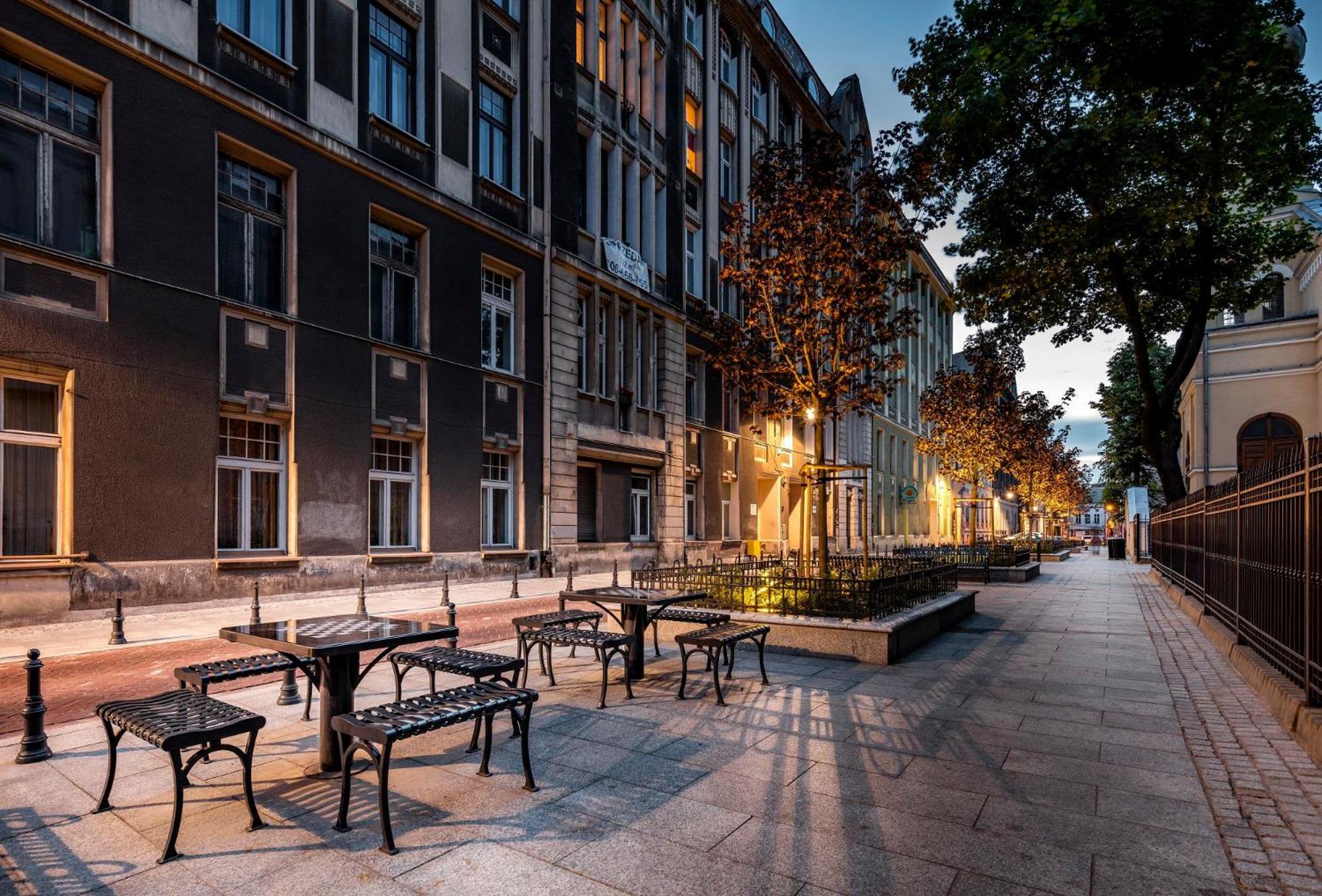 Lumina Apartment With Balcony Overlooking The Park Lodź Bagian luar foto